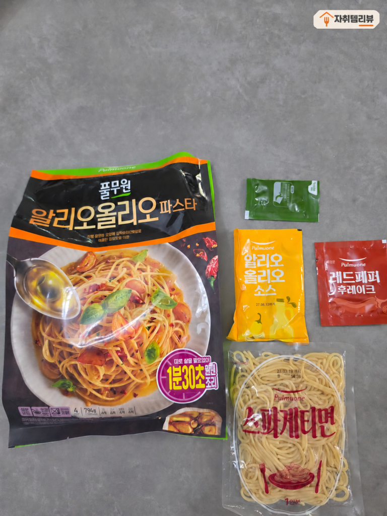 풀무원 원팬 알리오올리오 파스타 면과 동봉 소스 구성품